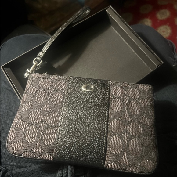 Coach Signature Jacquard Small Wristlet in Smoke BlackNew in Box - Picture 3 of 8